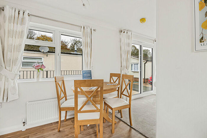 2 Bedroom Park Home For Sale In Woodlands, Weybridge Park Estates, Addlestone, Surrey, KT15