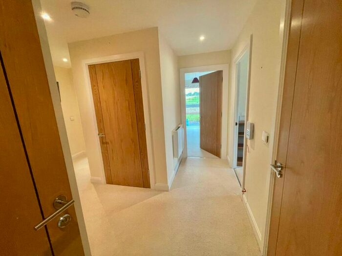 2 Bedroom Retirement Property For Sale In Springfield Close, Stratford-upon-Avon, CV37