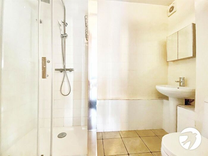 1 Bedroom Flat To Rent In Selkirk Drive, Erith, Kent, DA8