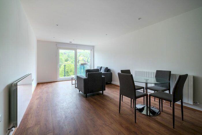 1 Bedroom Flat To Rent In Well Farm Road, Whyteleafe, CR3