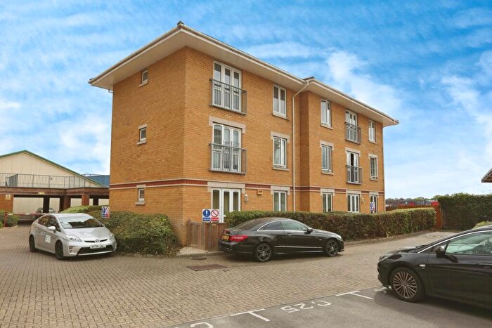 2 Bedroom Flat For Sale In Hawkeswood Road, Southampton, Hampshire, SO18