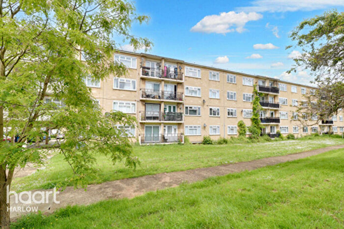 2 Bedroom Flat For Sale In Tanys Dell, Harlow, CM20