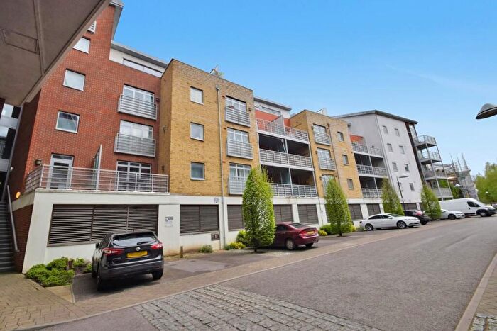 2 Bedroom Flat For Sale In Kingfisher Meadow, Maidstone, ME16
