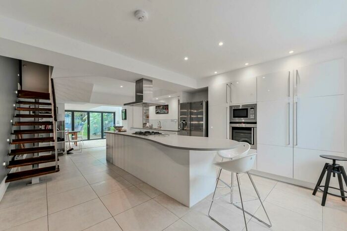 4 Bedroom House To Rent In Wolsey Road, Mildmay, London, N1