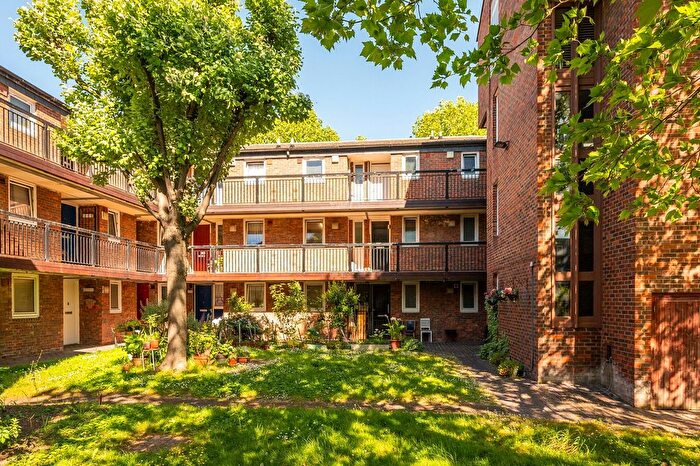 1 Bedroom Flat For Sale In Langdale Close, Oval, London, SE17