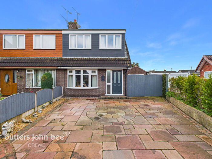 3 Bedroom Semi-Detached House For Sale In Regent Close, Crewe, CW2