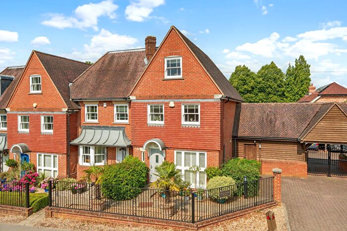 4 Bedroom End Of Terrace House For Sale In Grayswood Road, Haslemere, GU27
