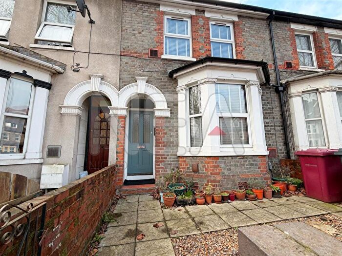 2 Bedroom Apartment To Rent In Caversham Road, Reading, RG1