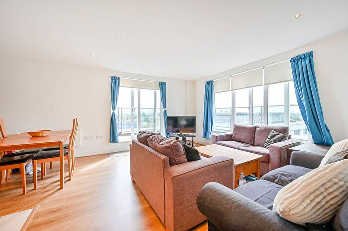 2 Bedroom Flat To Rent In Napier House, Acton, London, W3