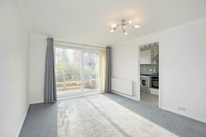1 Bedroom Apartment To Rent In Fountain Gardens Windsor, SL4