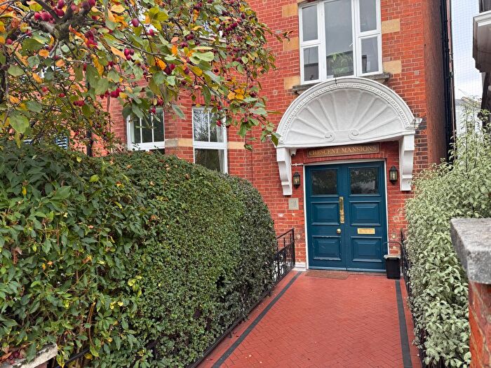 3 Bedroom Flat To Rent In Elgin Crescent, London, W11