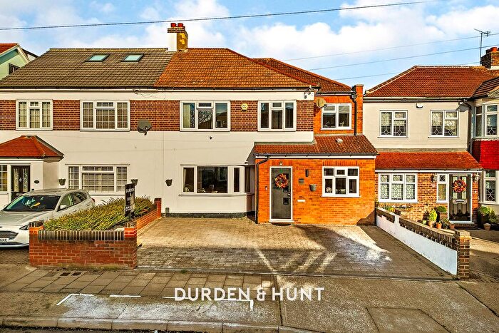 4 Bedroom Semi Detached House For Sale In Newbury Gardens, Upminster, RM14