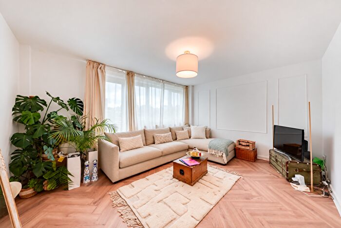 2 Bedroom Maisonette For Sale In Weymouth Terrace, London, E2