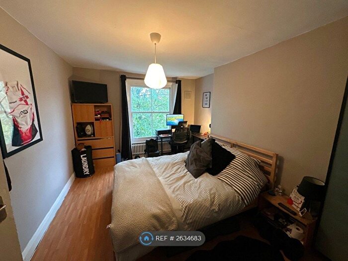 2 Bedroom Flat To Rent In Lilford Road, London, SE5