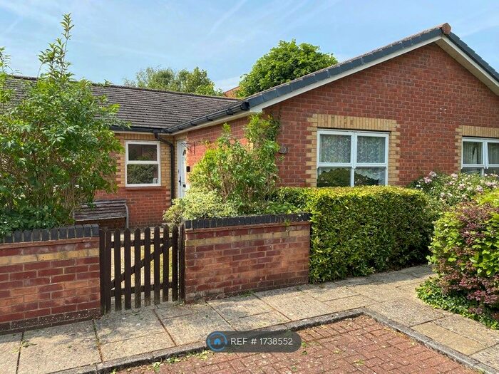 2 Bedroom Bungalow To Rent In Hollow Way, Oxford, OX4