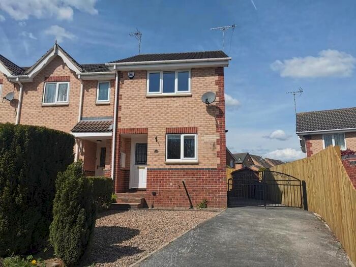 2 Bedroom Town House To Rent In Oulton Drive, Oulton, Leeds, LS26