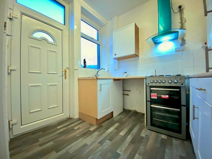 2 Bedroom Property To Rent In Keat Street, Crosland Moor, Huddersfield HD4