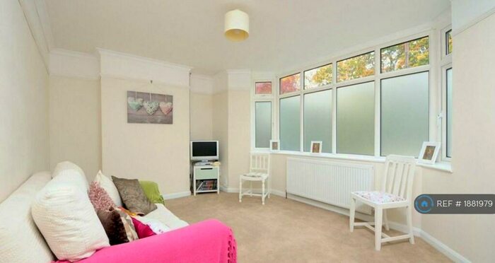 3 Bedroom Semi-Detached House To Rent In Kings Hedges Road, Cambridge, CB4