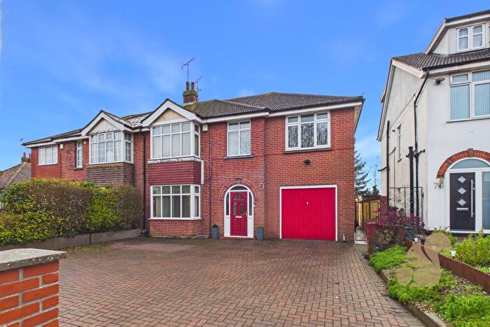 5 Bedroom Semi Detached House For Sale In St. Andrews Avenue, Colchester, CO4