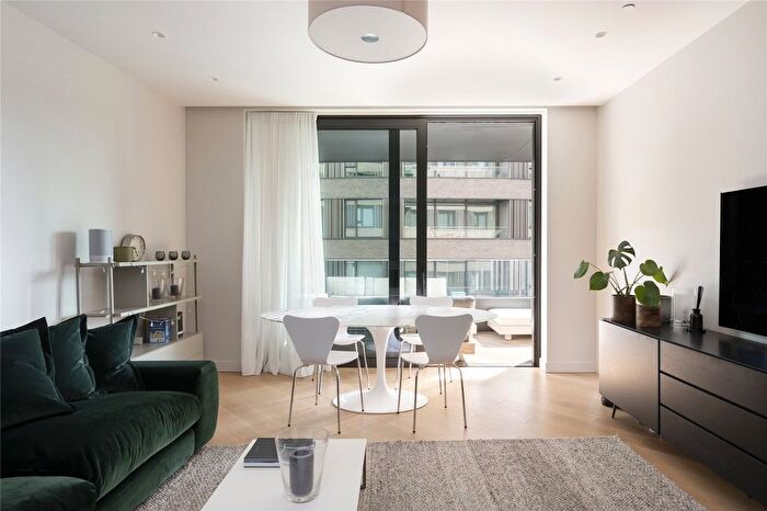 2 Bedroom Flat To Rent In Wood Crescent, London, W12