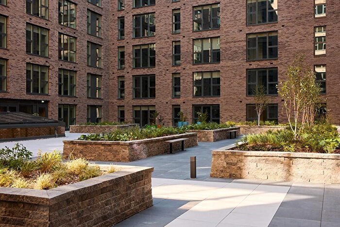 3 Bedroom Apartment To Rent In Candleriggs, Trongate, Glasgow, G1