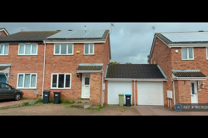 3 Bedroom Semi-Detached House To Rent In Padstow Avenue, Fishermead, Milton Keynes, MK6