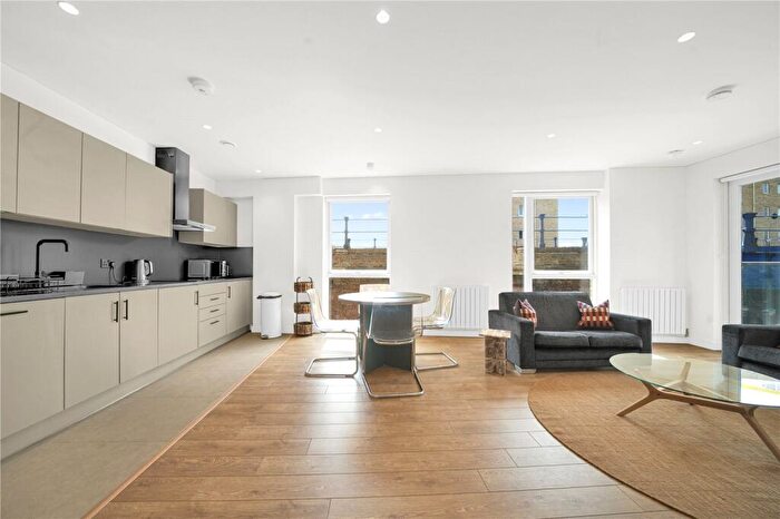 3 Bedroom Apartment For Sale In Vitruvian Court, E14