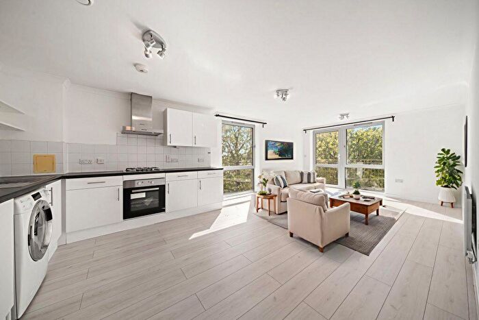 2 Bedroom Flat To Rent In Kennard Road, Royal Docks, E16