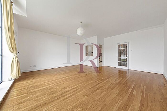 2 Bedroom Apartment To Rent In Citybridge House, Goswell Road, Angel, EC1V