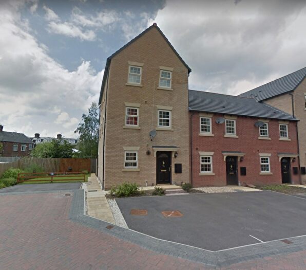 2 Bedroom Town House To Rent In Barnsbridge Grove, Barnsley, S70