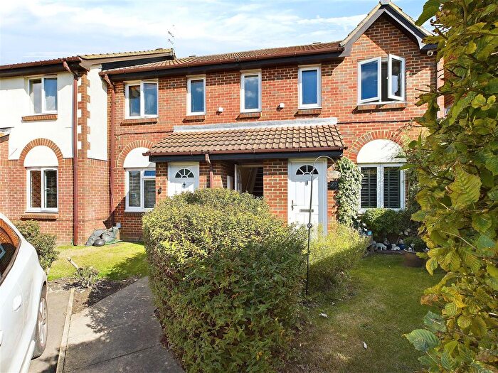 1 Bedroom Maisonette To Rent In Vanbrugh Drive, Walton-On-Thames, KT12