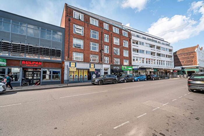 Studio To Rent In High Street, Guildford, GU1