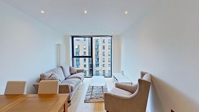 2 Bedroom Flat To Rent In Simpson Loan, Edinburgh, EH3