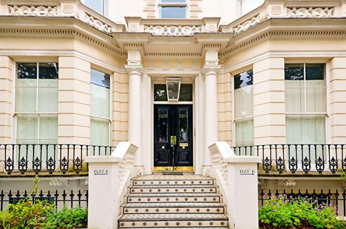 Studio To Rent In Holland Park, London, W11