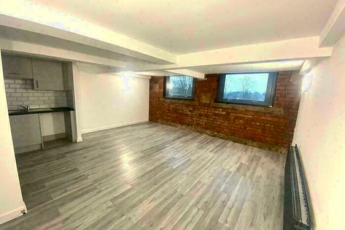 2 Bedroom Duplex To Rent In Whingate, Leeds, West Yorkshire, LS12