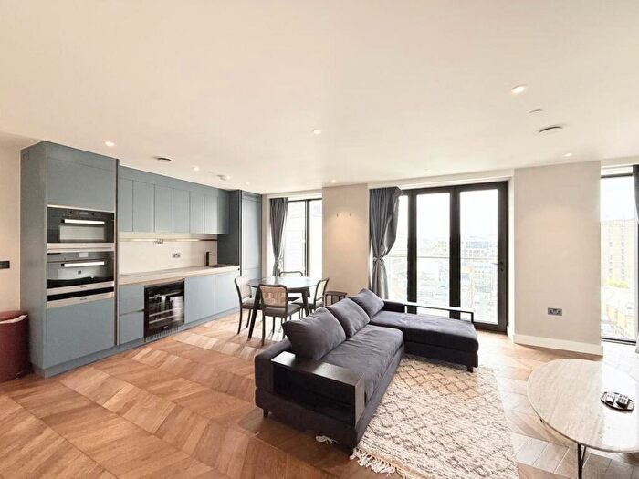 2 Bedroom Flat To Rent In Hexagon Apartments, London, WC2B