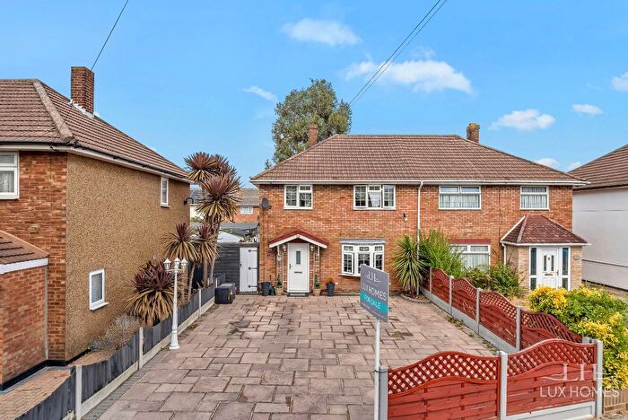 3 Bedroom Semi-Detached House For Sale In Kingaby Gardens, Rainham, RM13