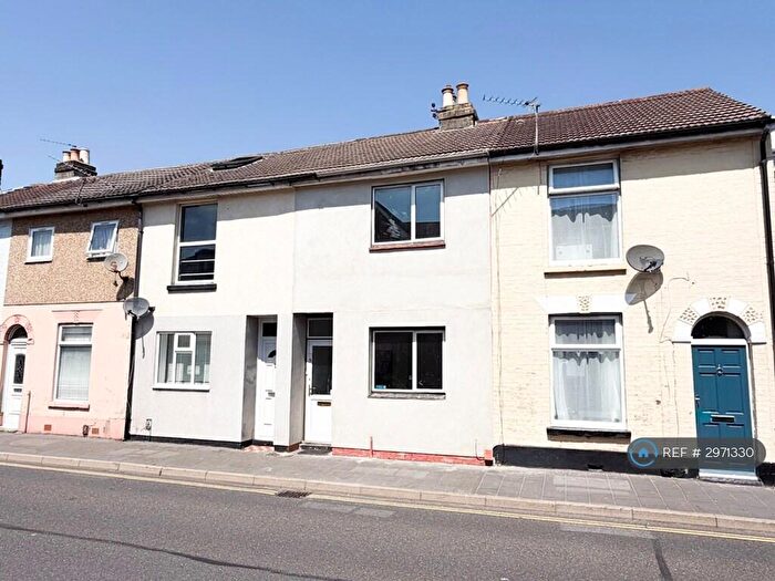 3 Bedroom Terraced House To Rent In New Road, Portsmouth, PO2