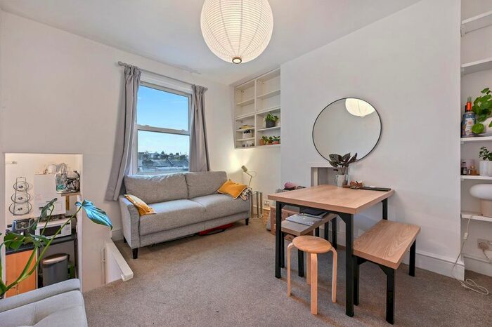 2 Bedroom Flat To Rent In Westwick Gardens, London, W14