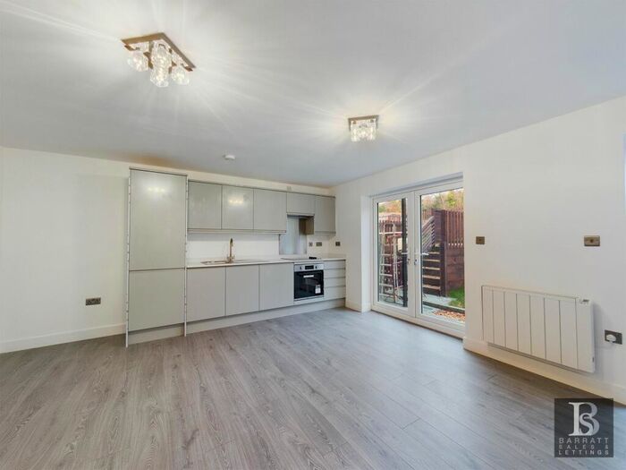 1 Bedroom Apartment To Rent In Wycombe Gardens, HP12