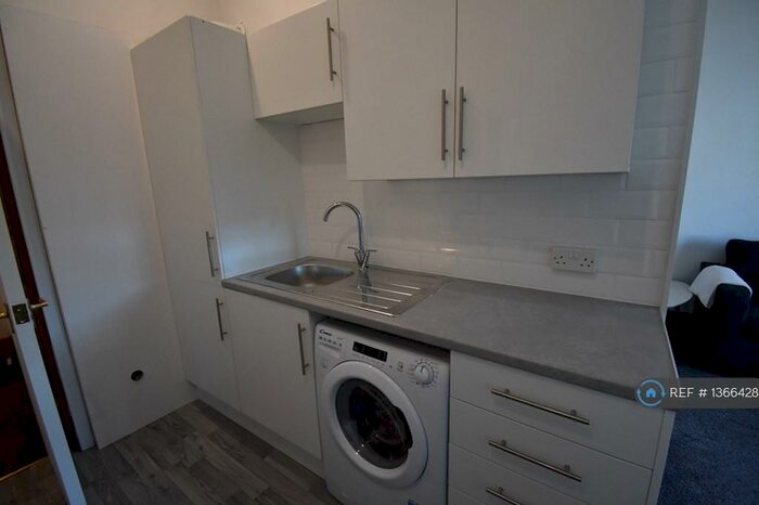 1 Bedroom Flat To Rent In Christleton Road, Chester, CH3