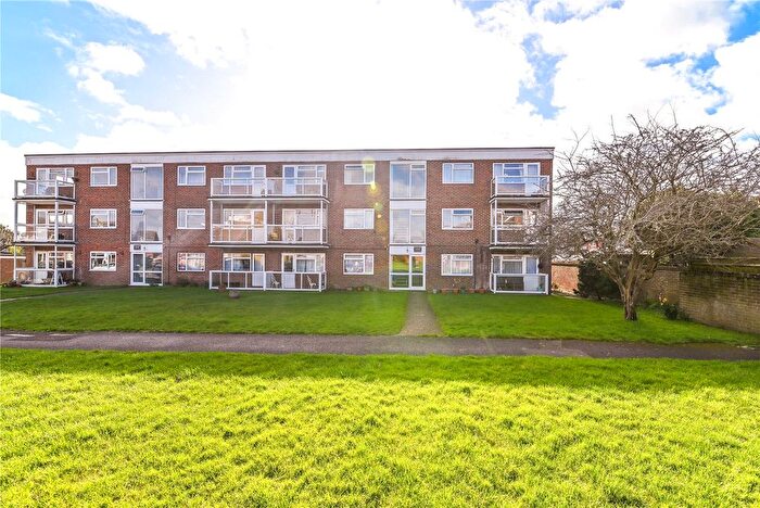2 Bedroom Flat For Sale In Stirling Court, Stirling Close, New Milton, Hampshire, BH25