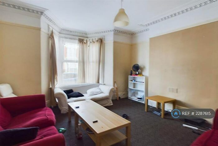 5 Bedroom Terraced House To Rent In Sunbury Avenue, Newcastle Upon Tyne, NE2