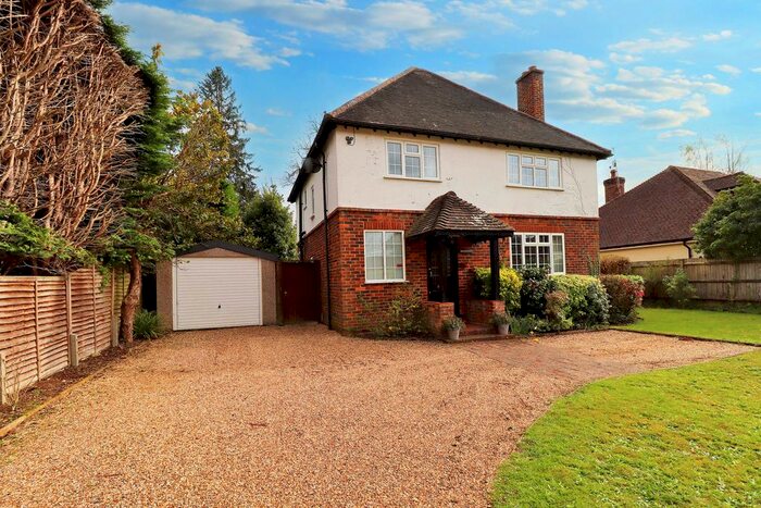 3 Bedroom Detached House To Rent In Edwin Road, Leatherhead, KT24