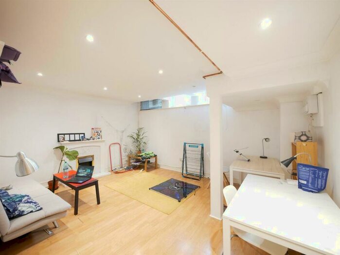 2 Bedroom Apartment To Rent In Rectory Road, Stoke Newington, N16