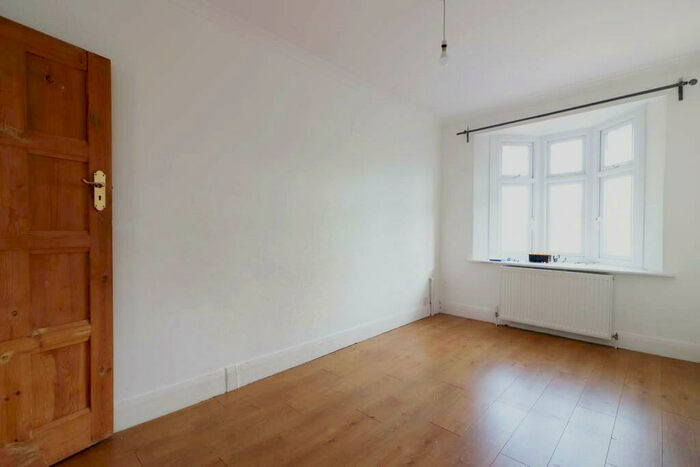 3 Bedroom Flat To Rent In South Eden Park Road, Beckenham, Kent, BR3
