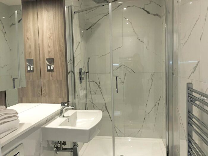 1 Bedroom Flat To Rent In Papermill House, Romford, RM1