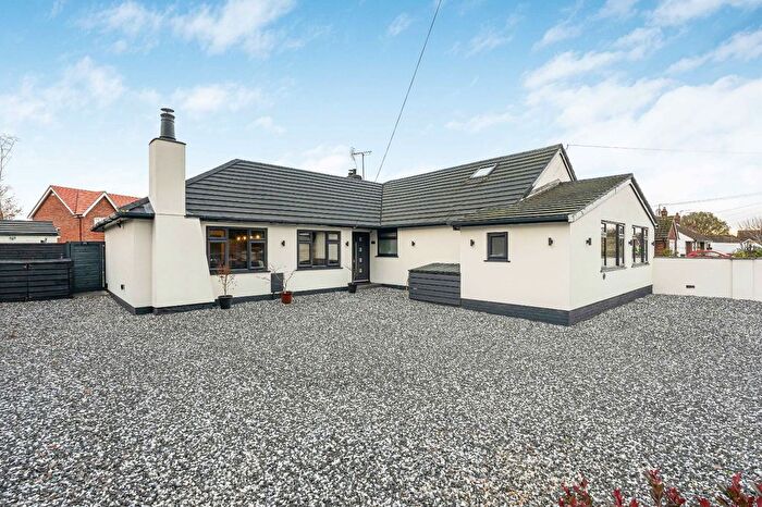 3 Bedroom Bungalow For Sale In Cotmore Gardens, Thame, Oxfordshire, OX9