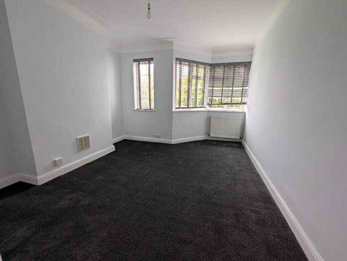 2 Bedroom Flat To Rent In Church Lane, London, NW9