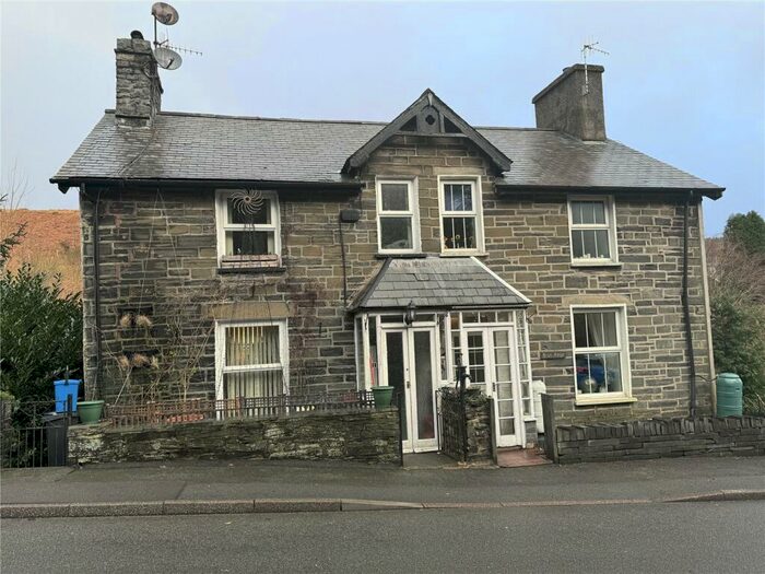 3 Bedroom Semi-Detached House For Sale In Castle Terrace, Dolwyddelan, Conwy, LL25